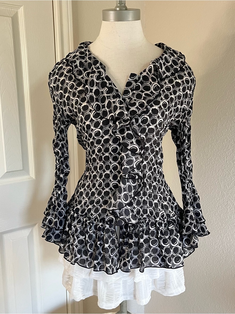 Essentials by Milano Black & White Circle-Print Ruffle Peplum Blouse